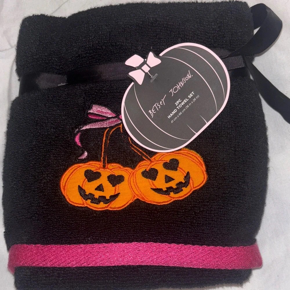 Betsey Johnson Black Towels with Orange Pumpkins and Pink Trim